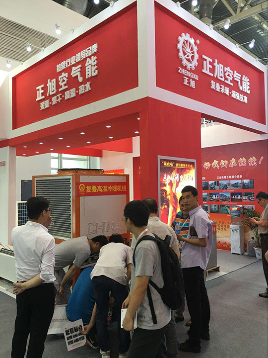 北京暖通展第二天，正旭空氣能展臺(tái)人氣依舊爆棚