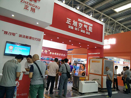 北京暖通展第二天，正旭空氣能展臺(tái)人氣依舊爆棚